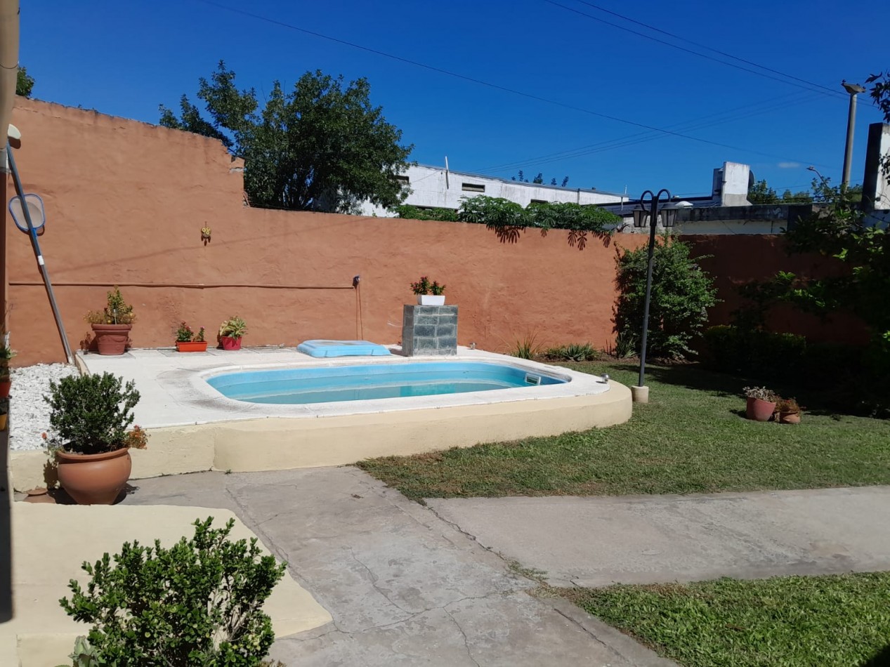 CASA EN VENTA 3 DORM, PATIO - SANTO TOME