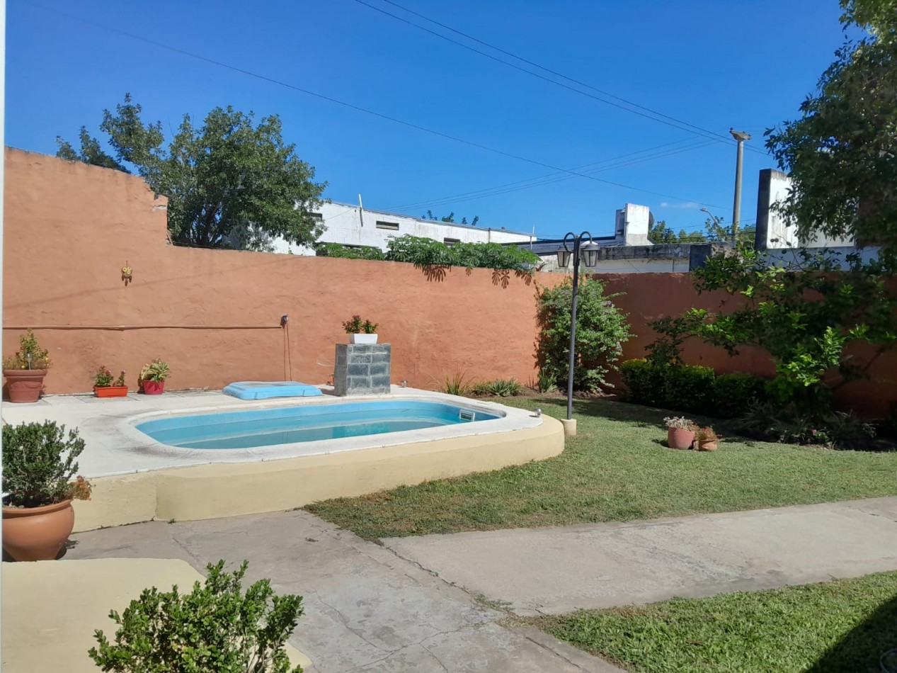 CASA EN VENTA 3 DORM, PATIO - SANTO TOME