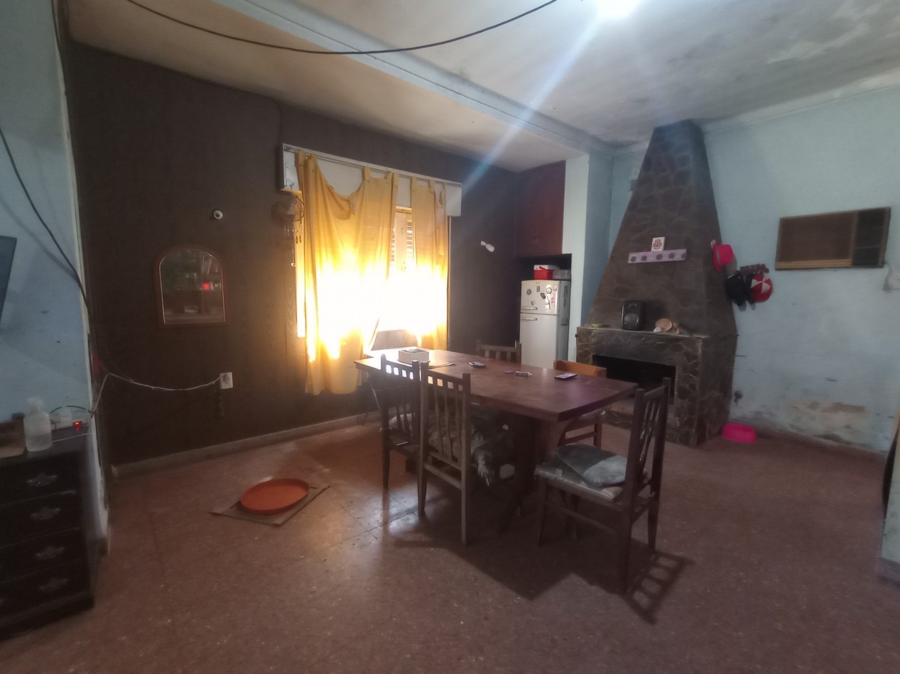 CASA A LA VENTA EN ESQUINA - ZONA JERARQUICOS