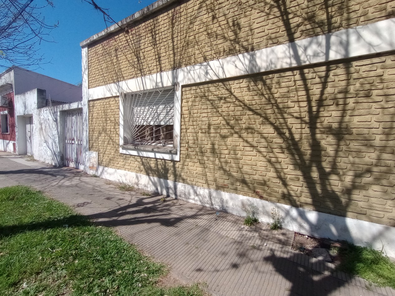 CASA A LA VENTA EN ESQUINA - ZONA JERARQUICOS