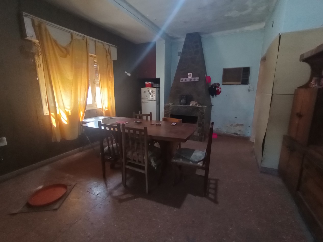 CASA A LA VENTA EN ESQUINA - ZONA JERARQUICOS