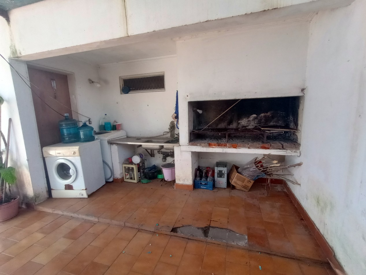 CASA A LA VENTA EN ESQUINA - ZONA JERARQUICOS