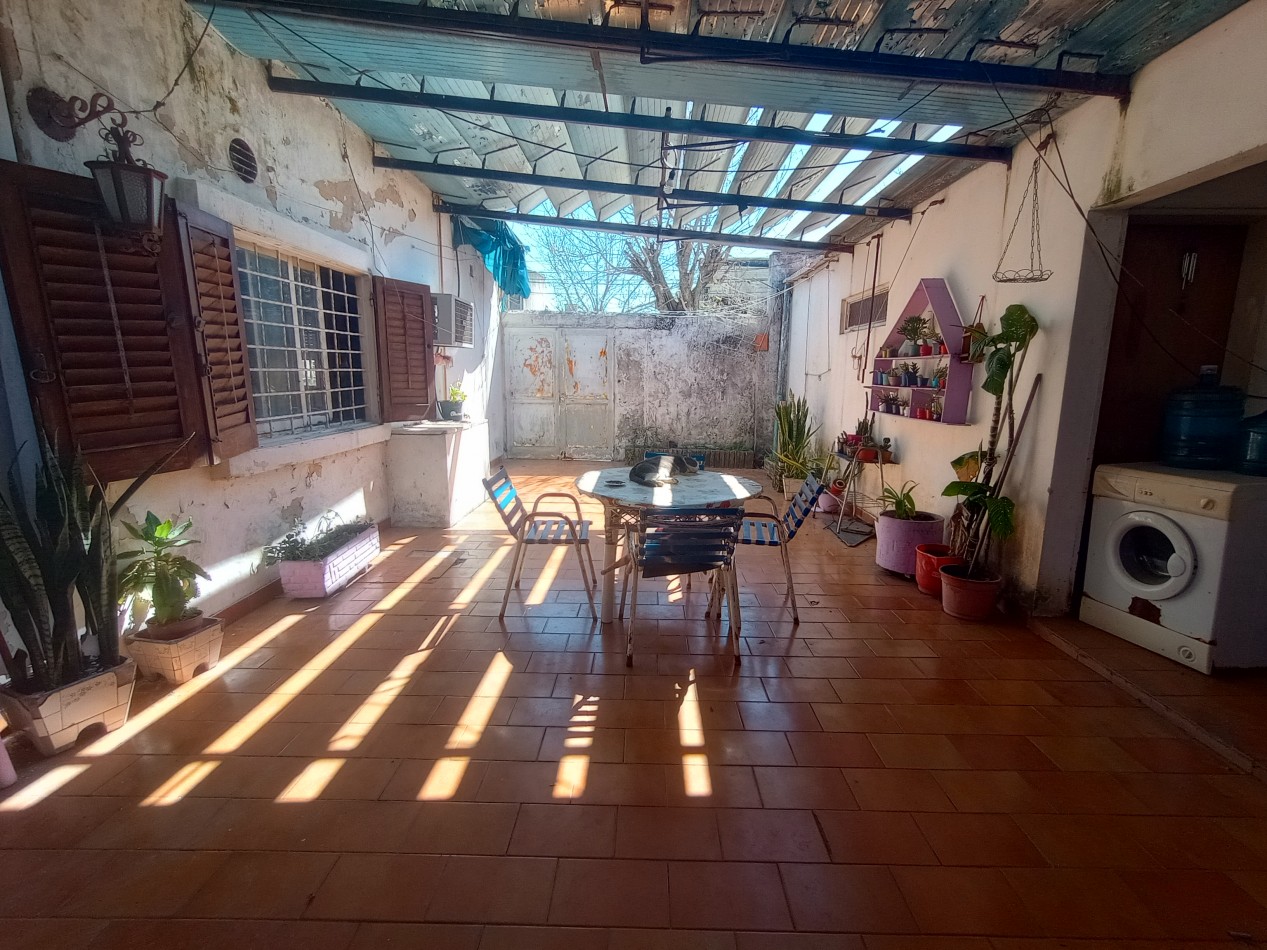 CASA A LA VENTA EN ESQUINA - ZONA JERARQUICOS