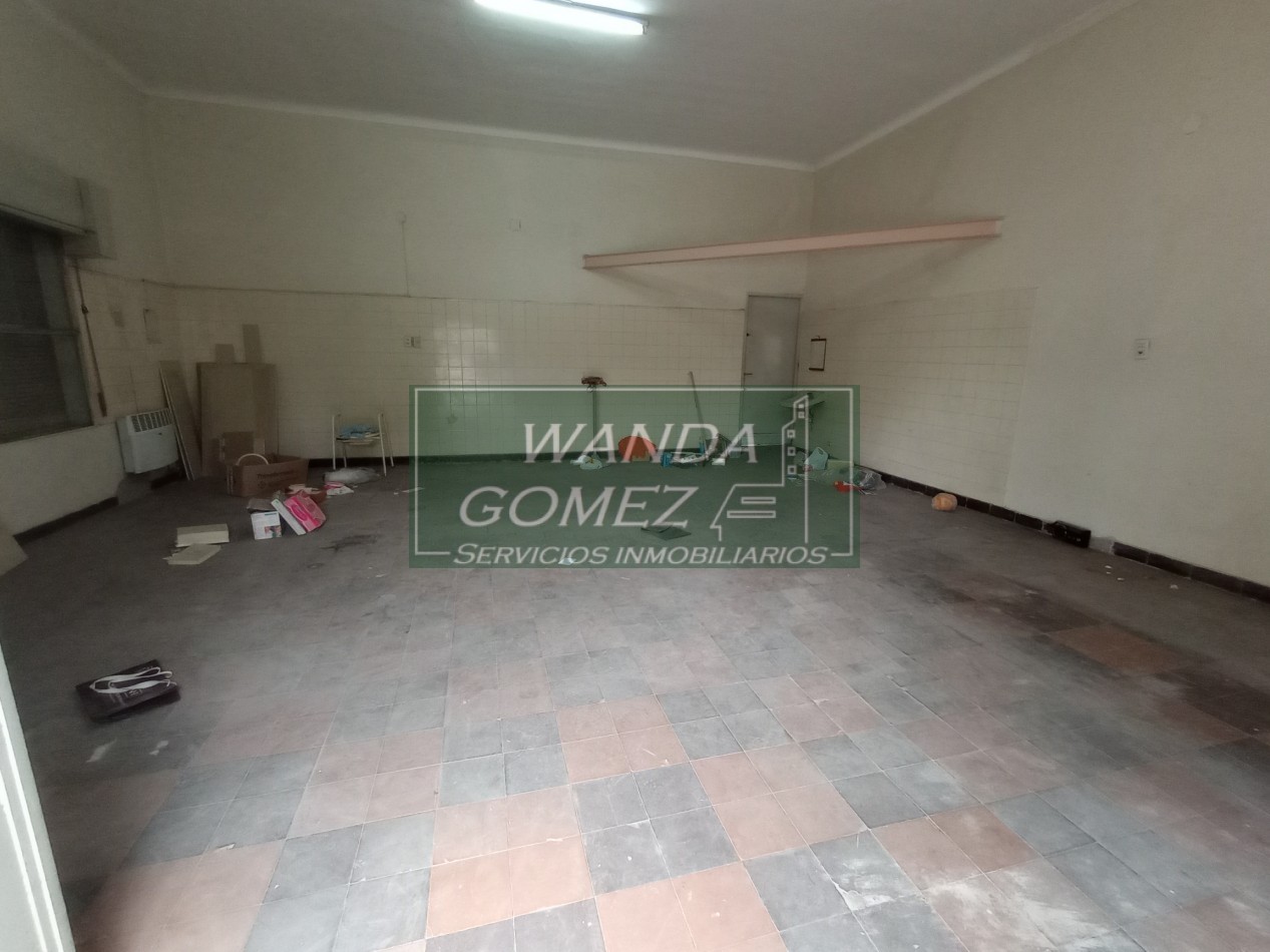 LOCAL COMERCIAL SOBRE AVENIDA EN ALQUILER