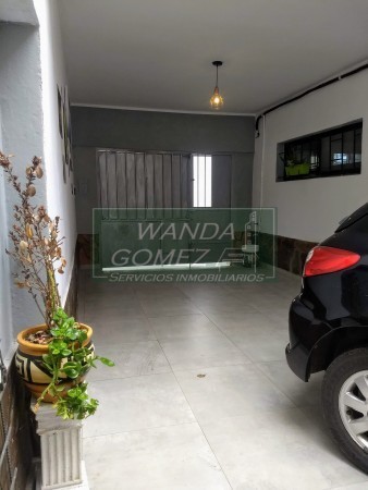 CASA IMPECABLE, COMODA A UNA CUADRA DE AV. GALICIA - SANTA FE