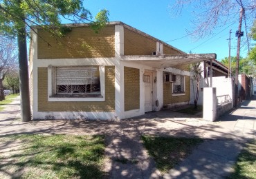 CASA A LA VENTA EN ESQUINA - ZONA JERARQUICOS